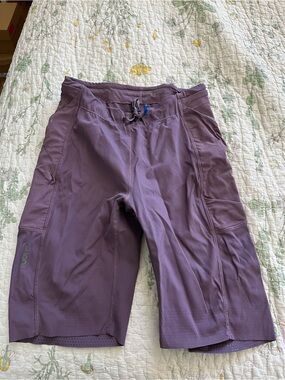 Janji women’s 9” trail shorts